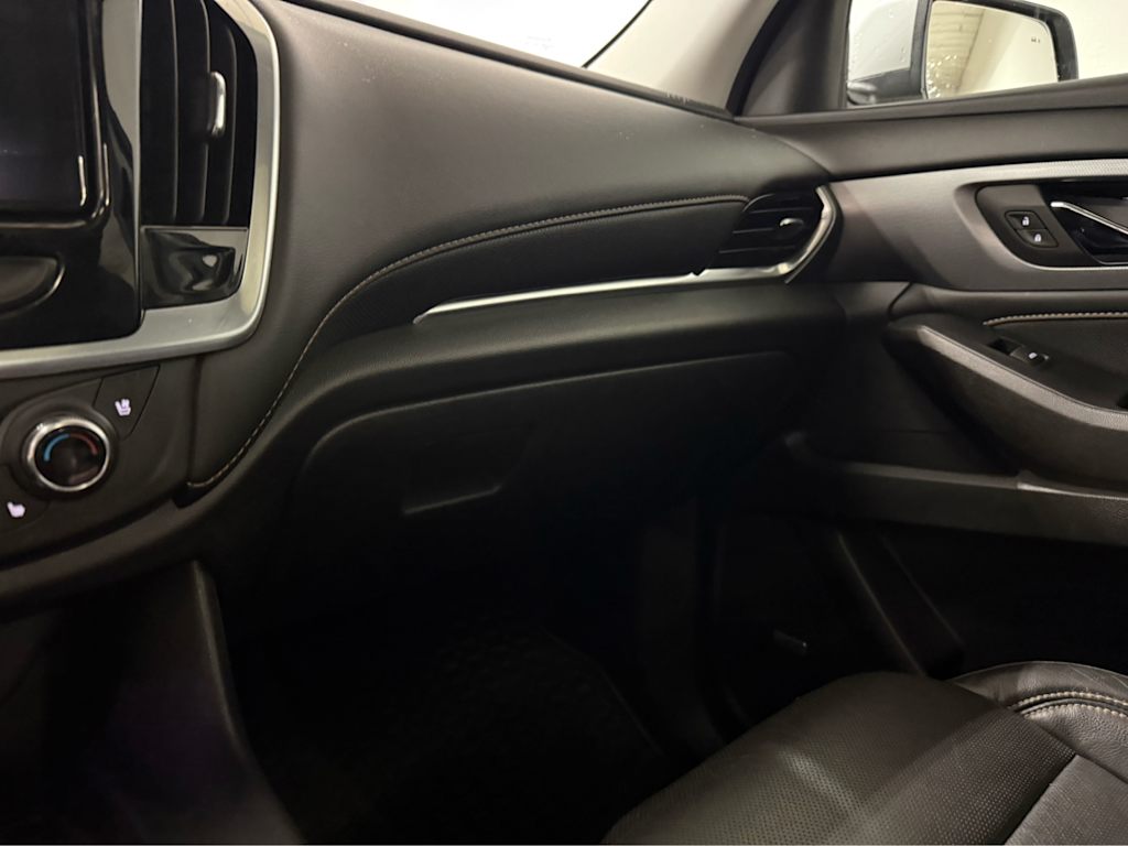 Thumbnail: 2021 Chevrolet Traverse - 21