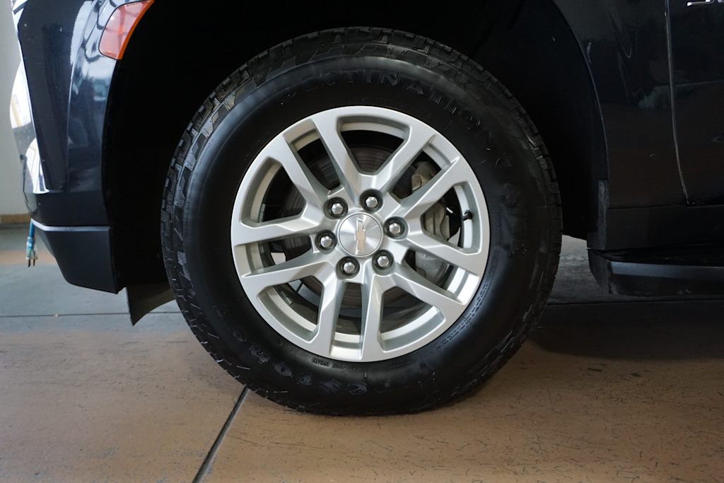 Thumbnail: 2023 Chevrolet Suburban - 5