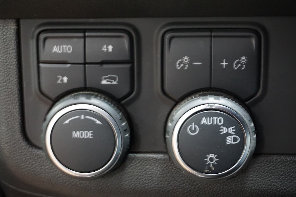 Thumbnail: 2023 Chevrolet Suburban - 31