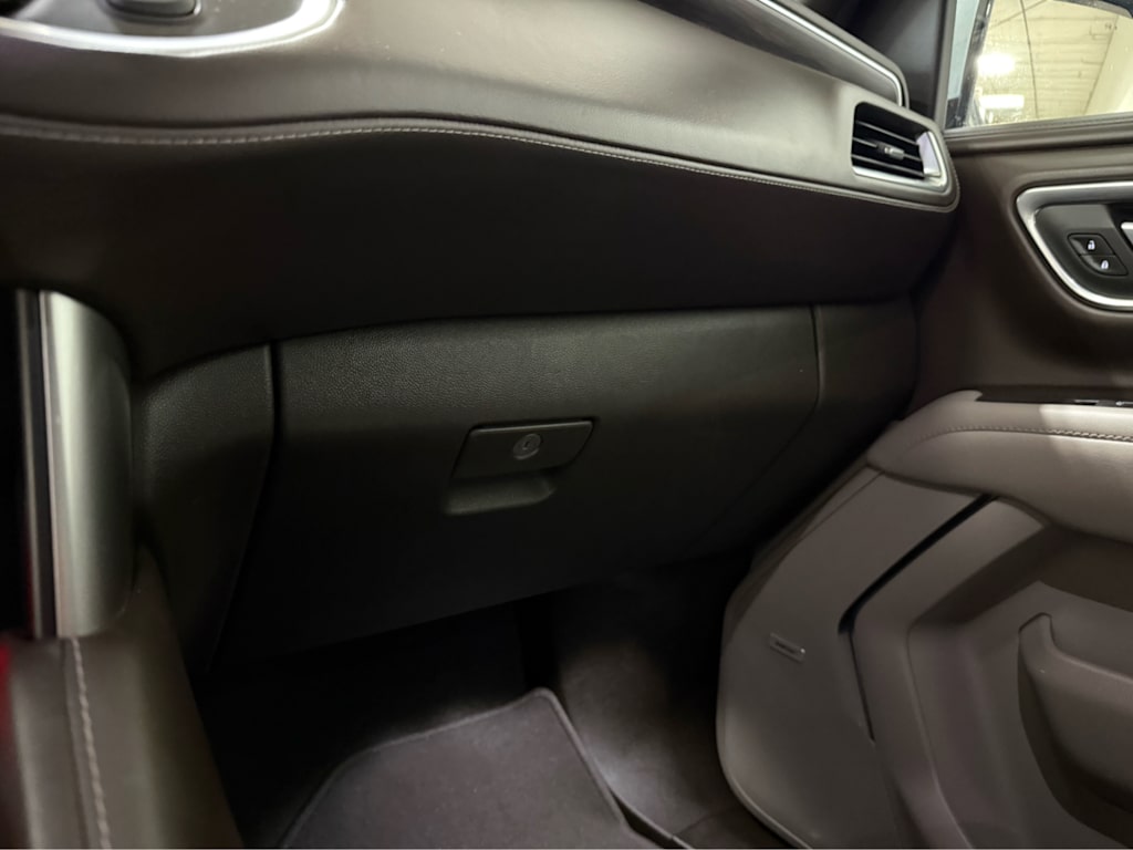 Thumbnail: 2024 Chevrolet Suburban - 24