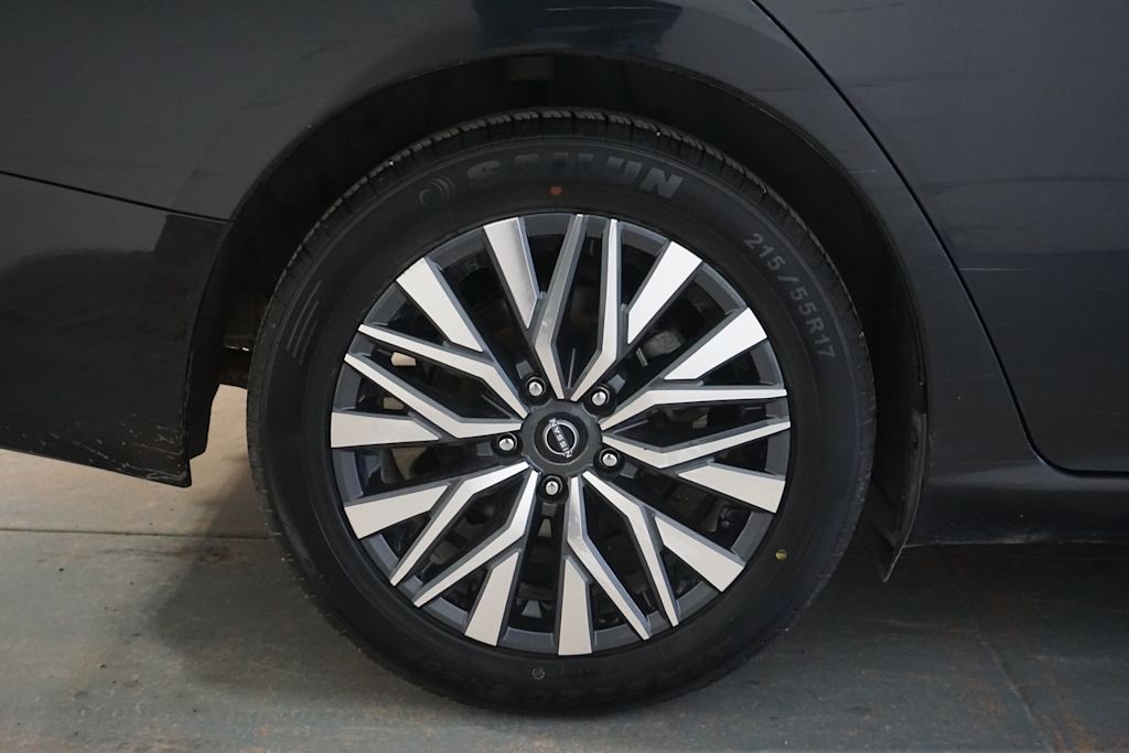 Thumbnail: 2023 Nissan Altima - 18