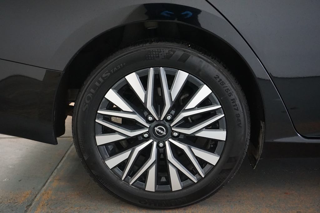 Thumbnail: 2024 Nissan Altima - 17