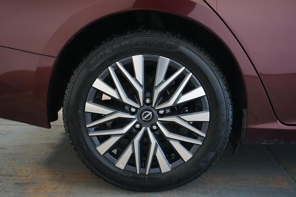 Thumbnail: 2023 Nissan Altima - 18