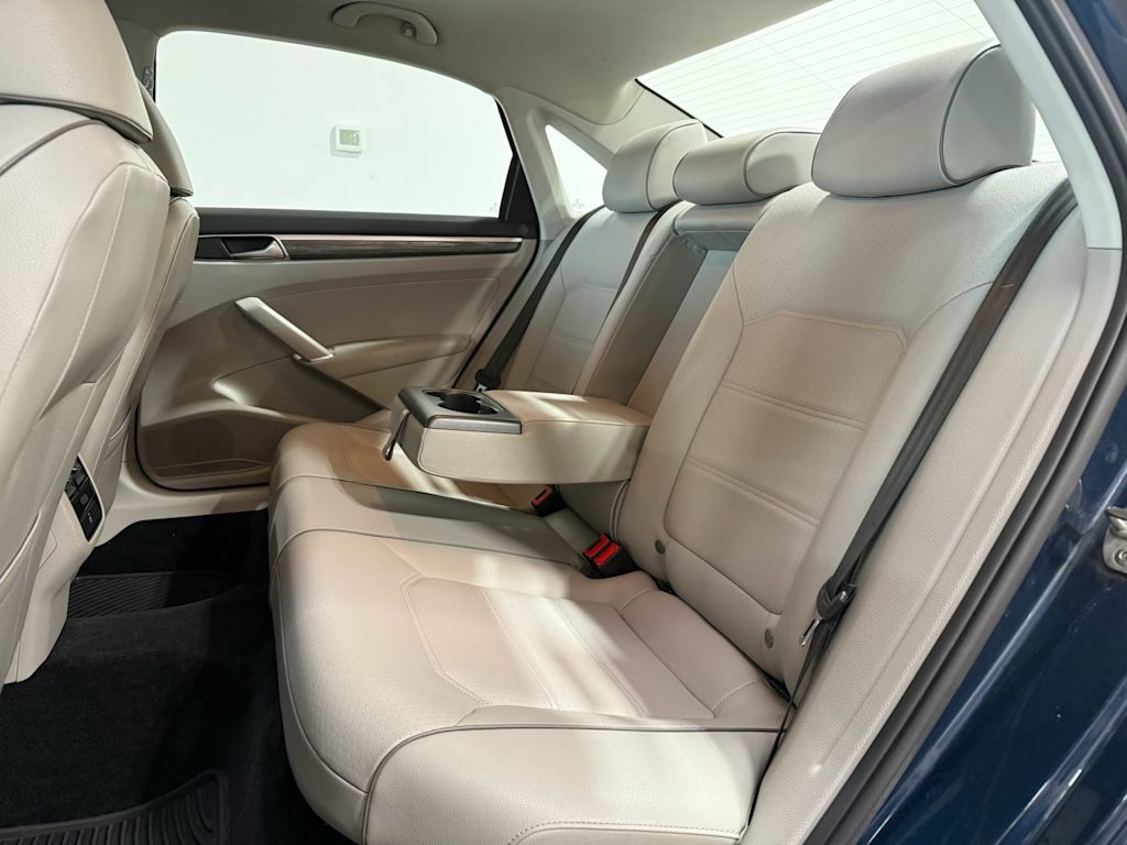 Thumbnail: 2018 Volkswagen Passat - 19