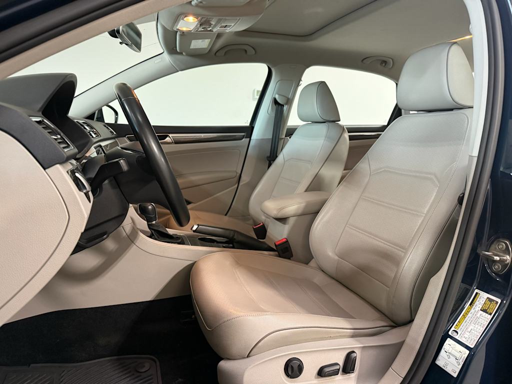 Thumbnail: 2018 Volkswagen Passat - 8