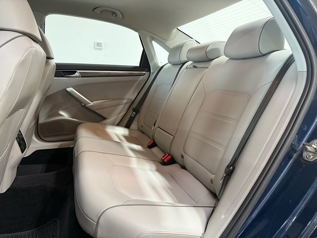 Thumbnail: 2018 Volkswagen Passat - 10