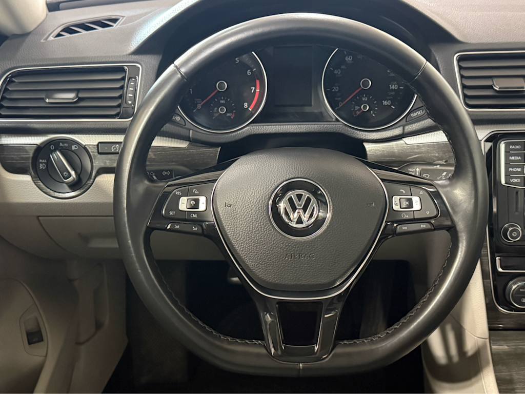 Thumbnail: 2018 Volkswagen Passat - 7