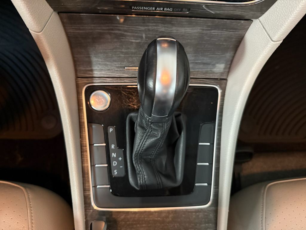 Thumbnail: 2018 Volkswagen Passat - 23