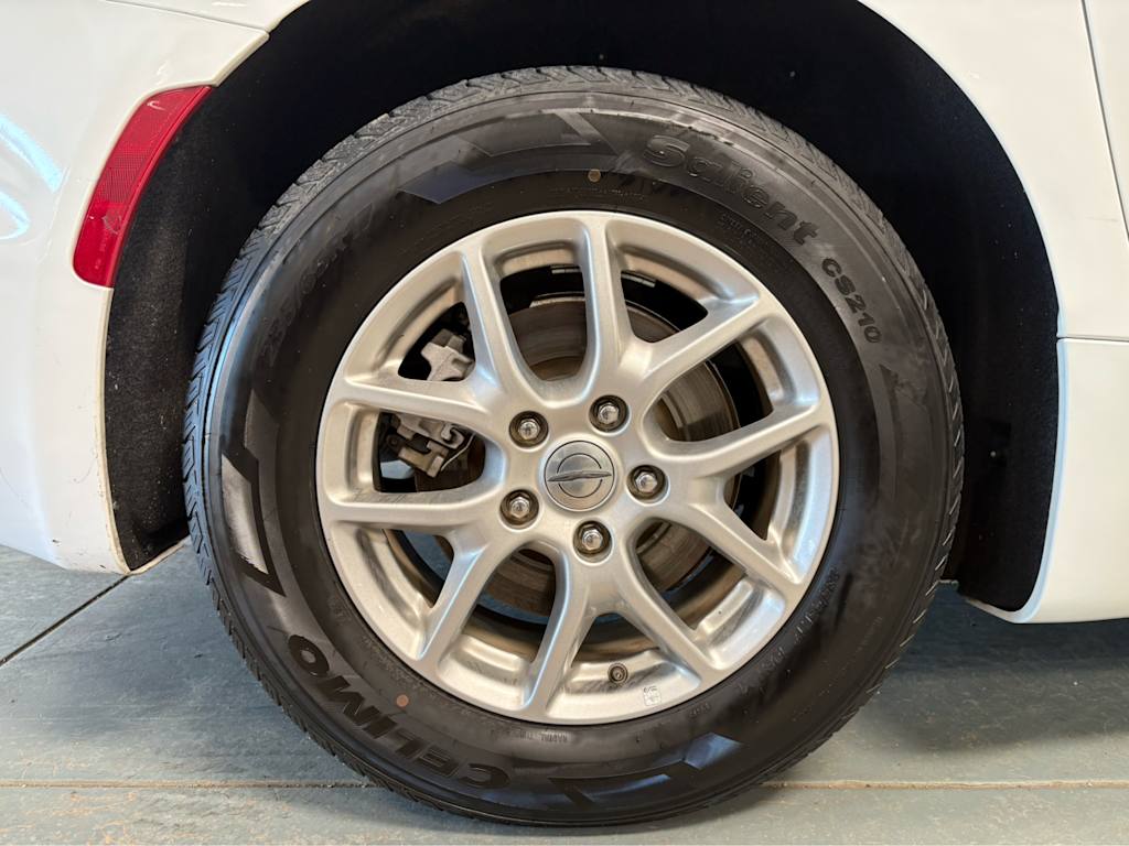 Thumbnail: 2023 Chrysler Pacifica - 5