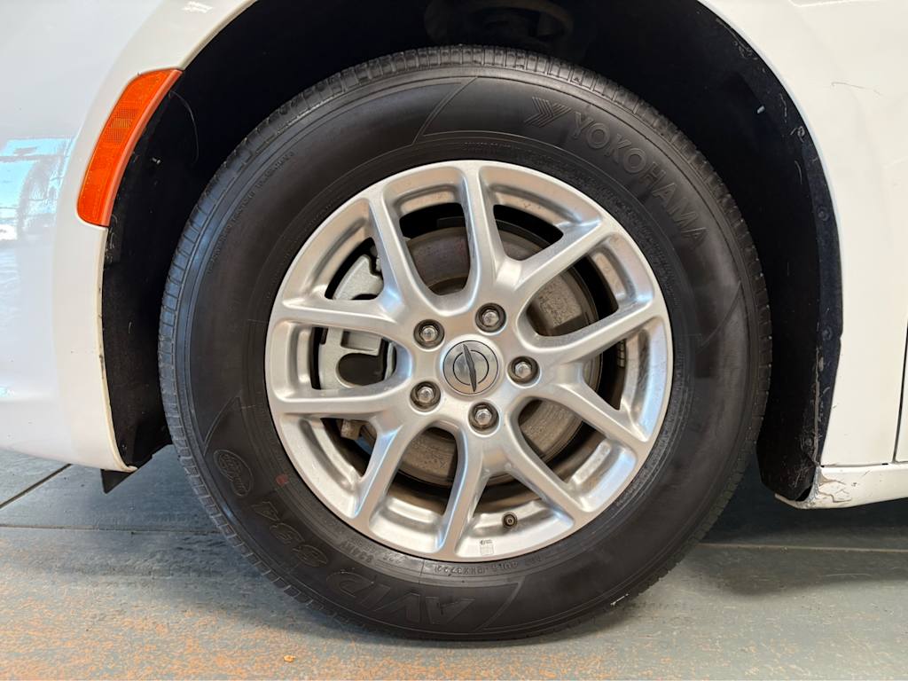 Thumbnail: 2023 Chrysler Pacifica - 19