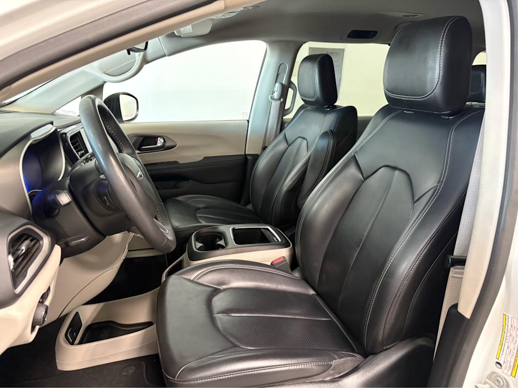 Thumbnail: 2023 Chrysler Pacifica - 8