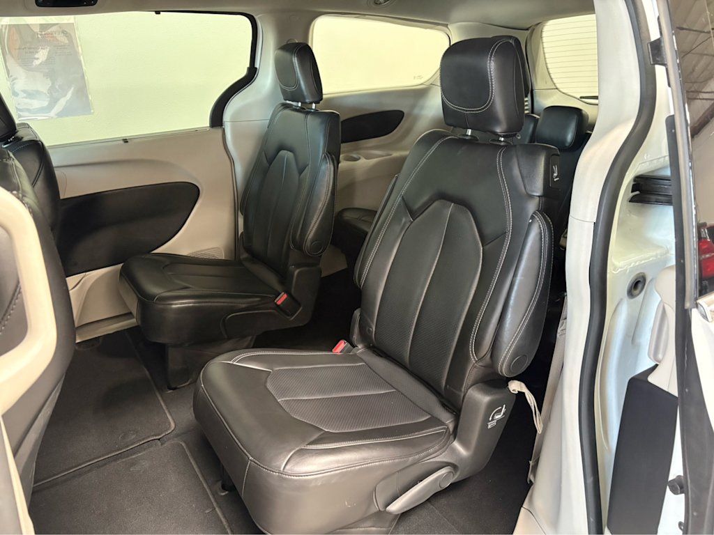 Thumbnail: 2023 Chrysler Pacifica - 9