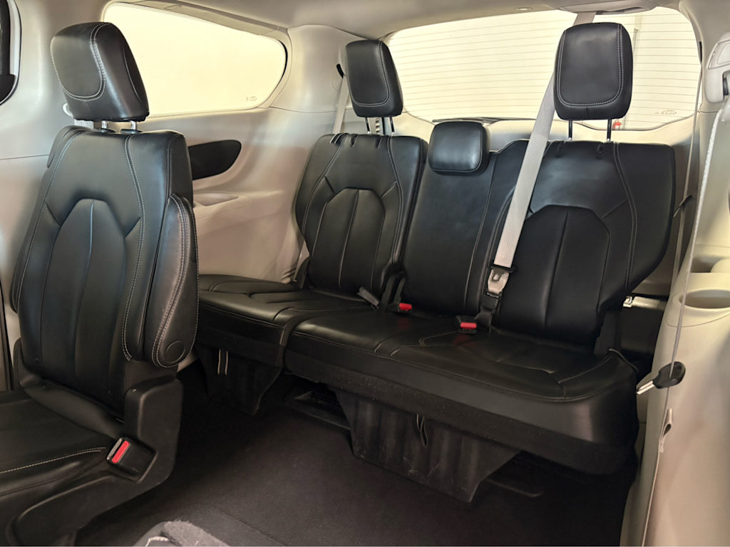 Thumbnail: 2023 Chrysler Pacifica - 21