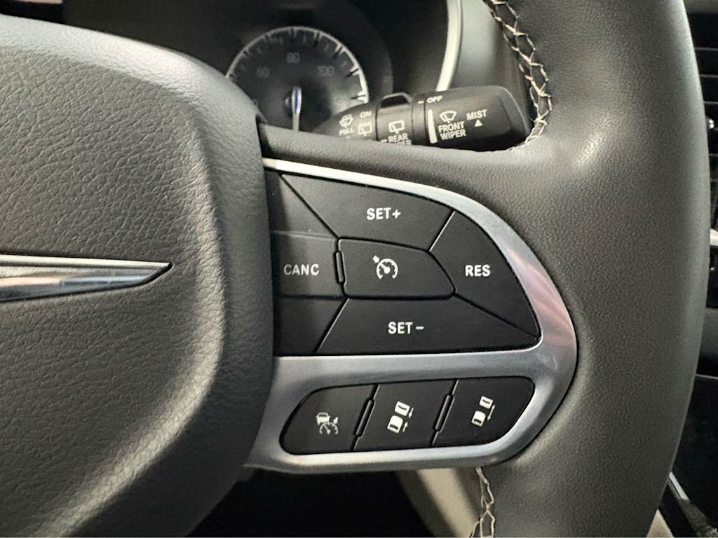 Thumbnail: 2023 Chrysler Pacifica - 24