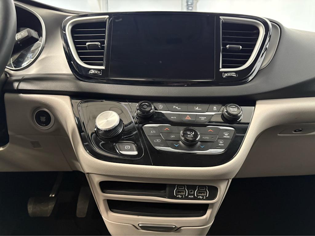 Thumbnail: 2023 Chrysler Pacifica - 10