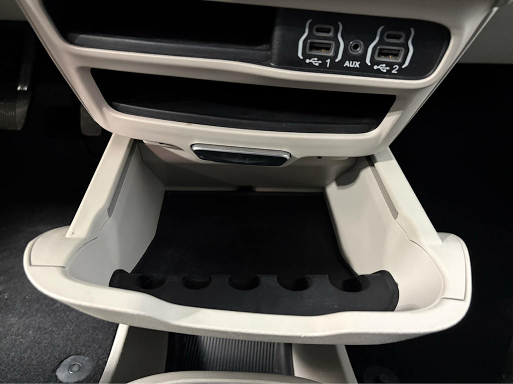 Thumbnail: 2023 Chrysler Pacifica - 26