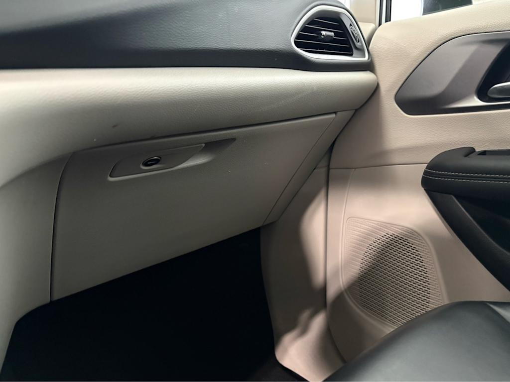 Thumbnail: 2023 Chrysler Pacifica - 31