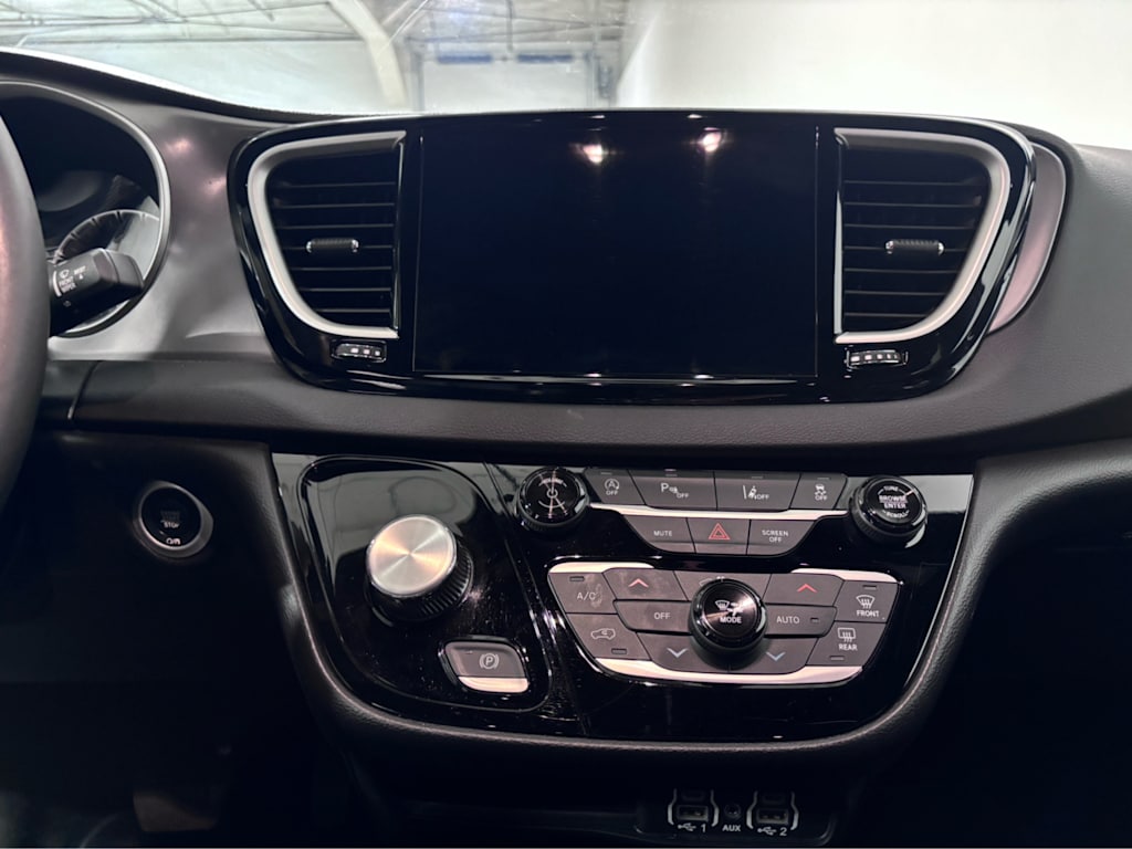 Thumbnail: 2025 Chrysler Pacifica - 11