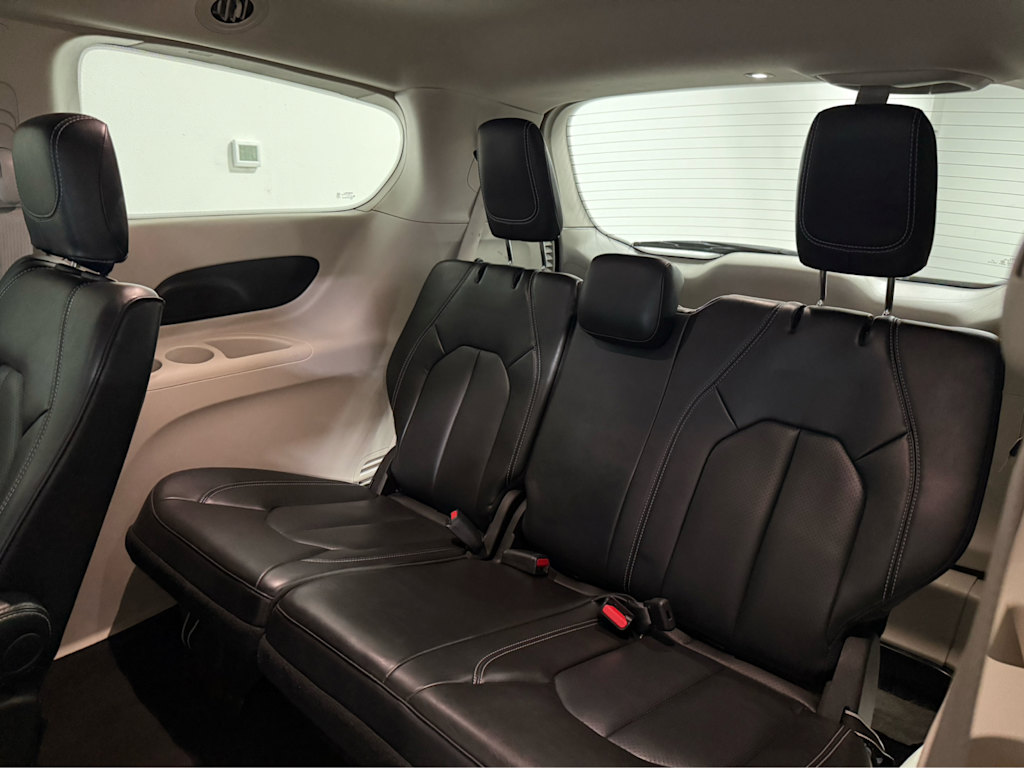 Thumbnail: 2023 Chrysler Pacifica - 19
