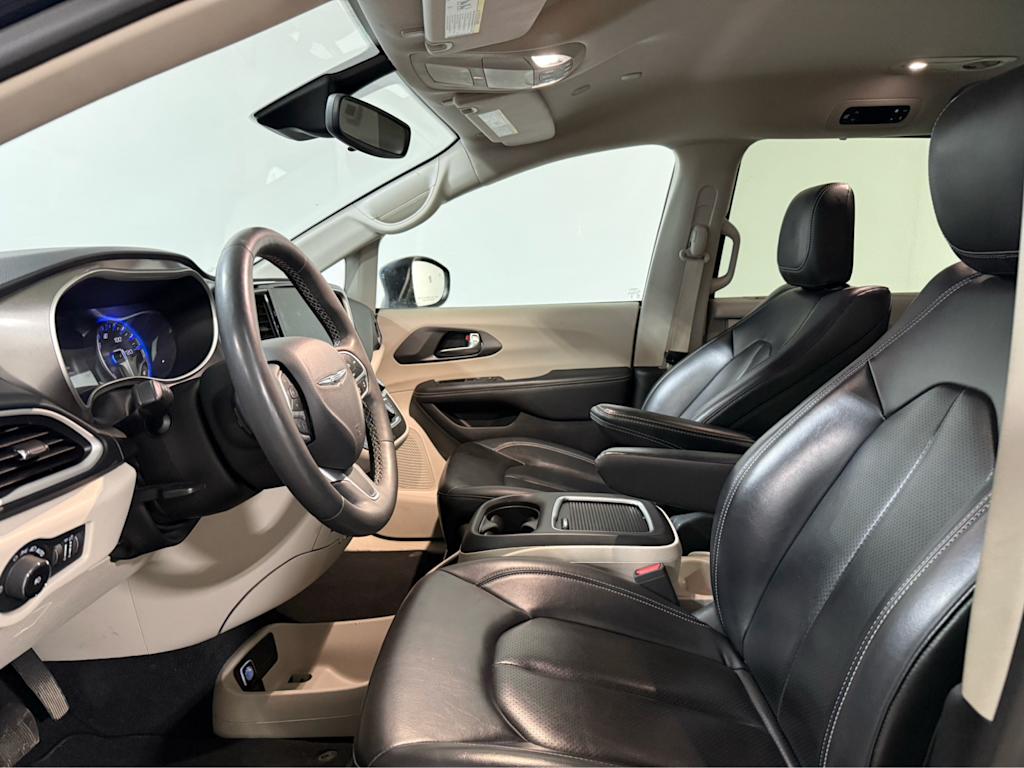 Thumbnail: 2023 Chrysler Pacifica - 8