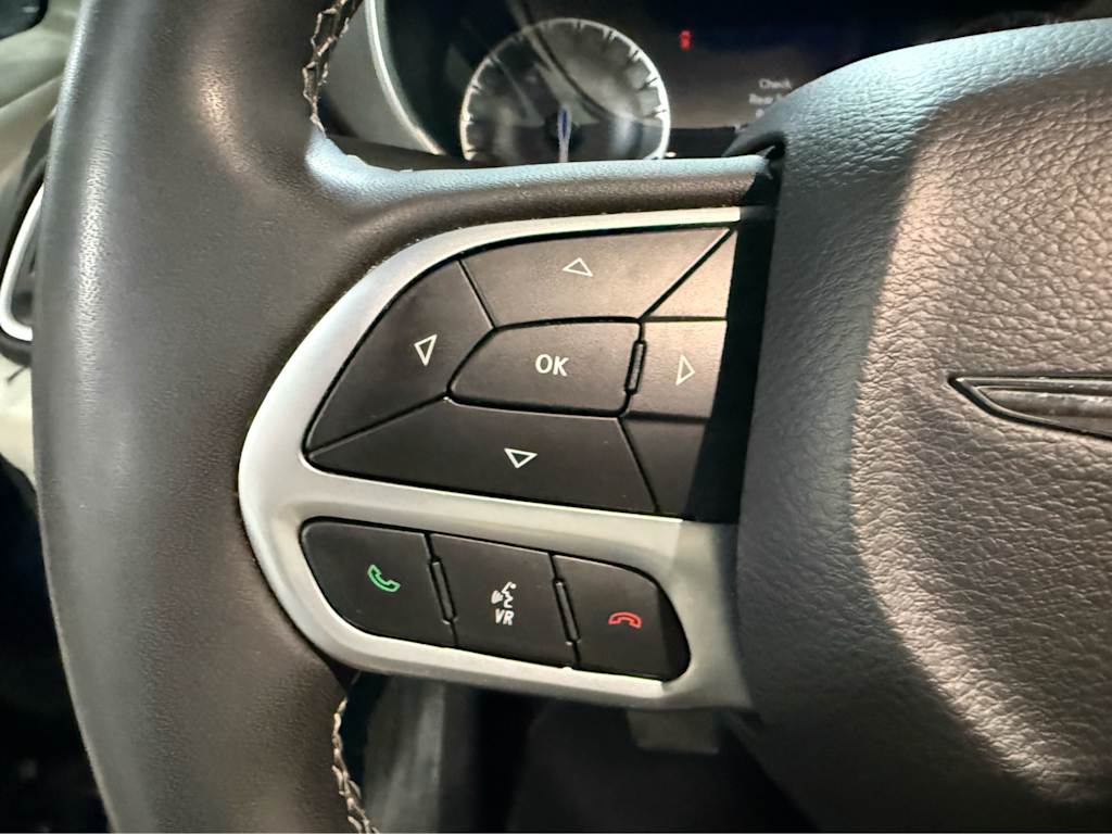 Thumbnail: 2023 Chrysler Pacifica - 20