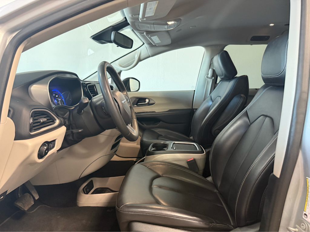 Thumbnail: 2023 Chrysler Pacifica - 8