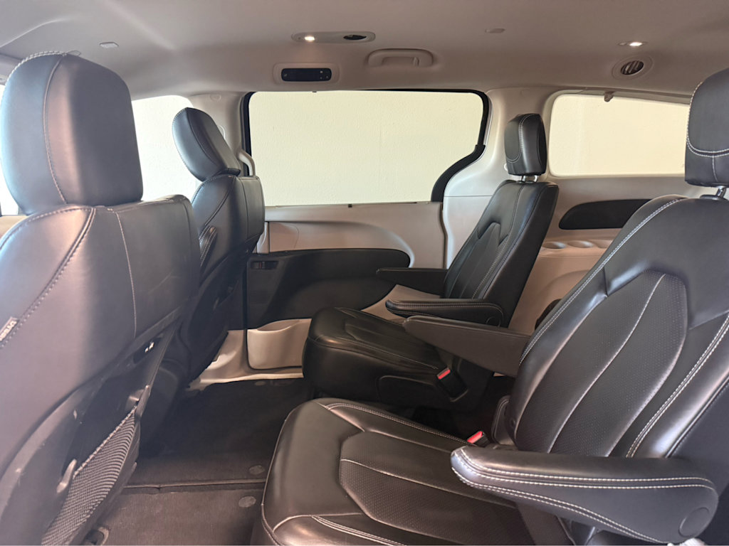 Thumbnail: 2023 Chrysler Pacifica - 9