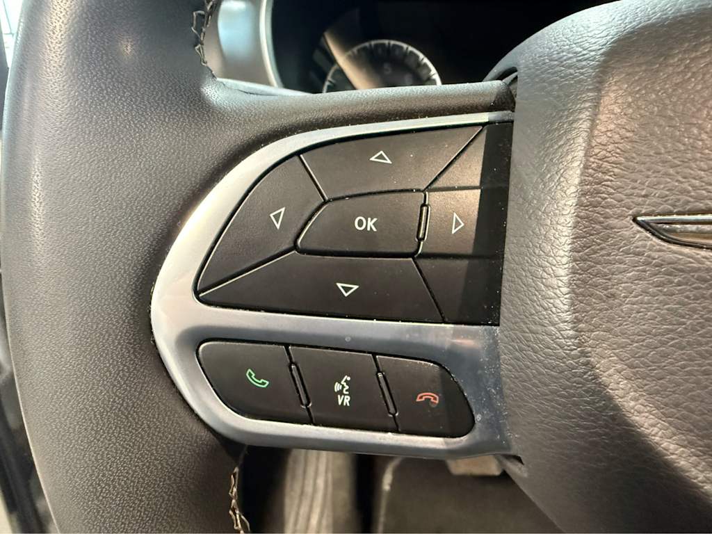 Thumbnail: 2023 Chrysler Pacifica - 20
