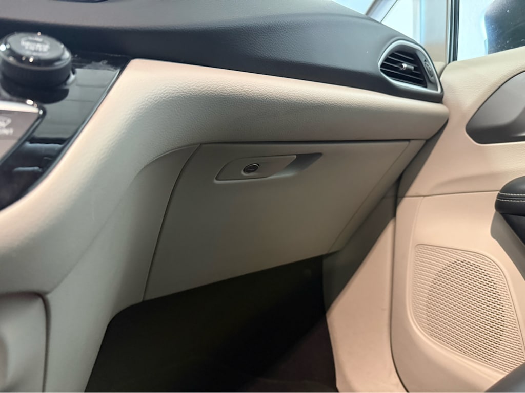 Thumbnail: 2023 Chrysler Pacifica - 22