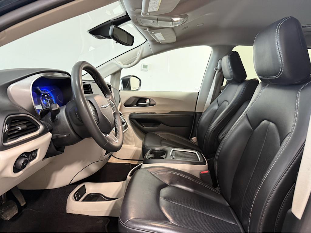 Thumbnail: 2023 Chrysler Pacifica - 8