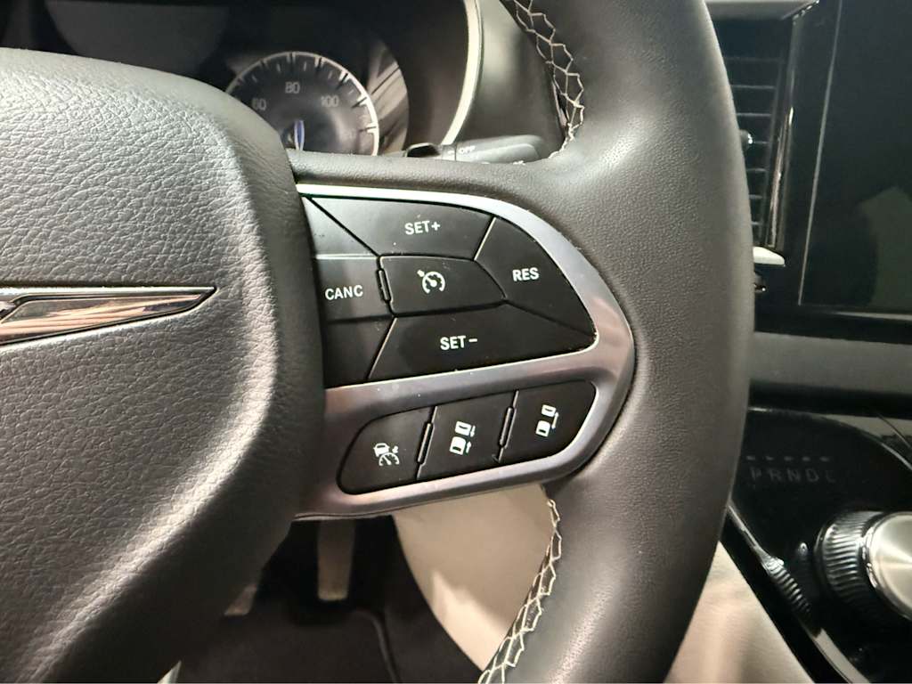 Thumbnail: 2023 Chrysler Pacifica - 21