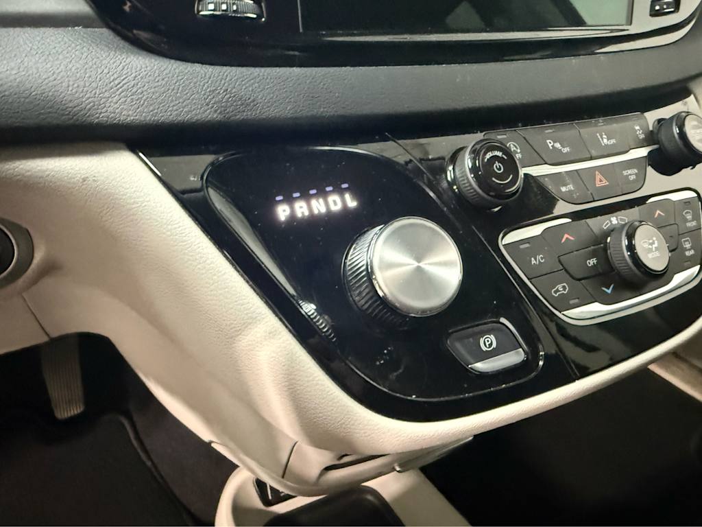 Thumbnail: 2023 Chrysler Pacifica - 25