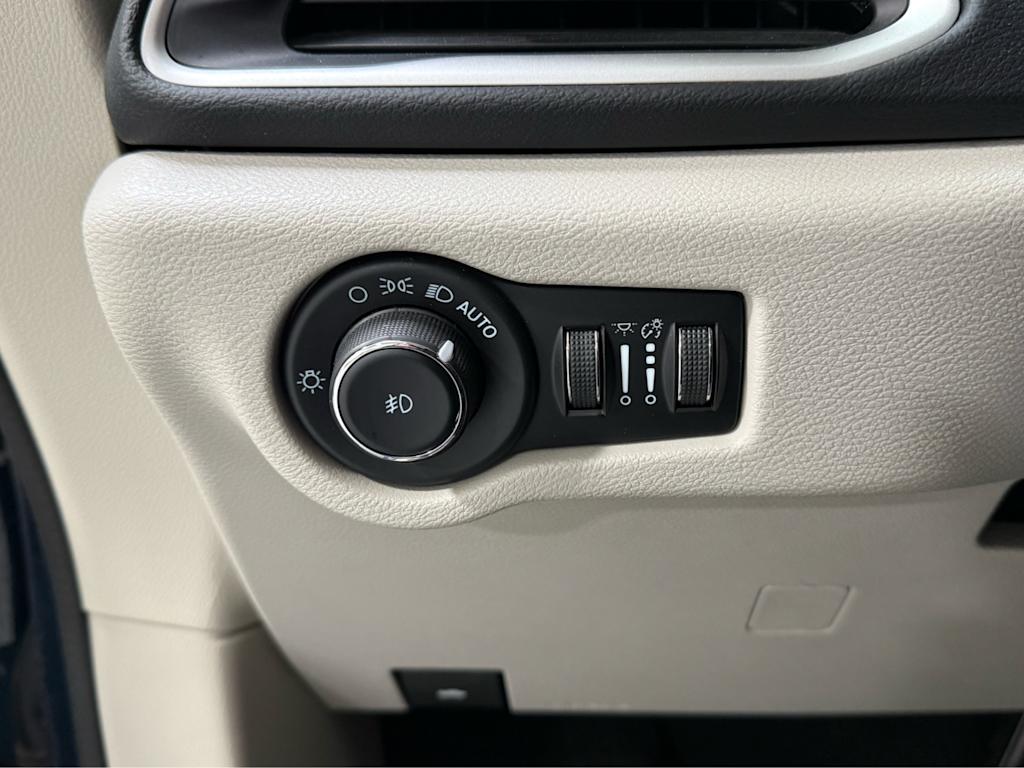 Thumbnail: 2023 Chrysler Pacifica - 26