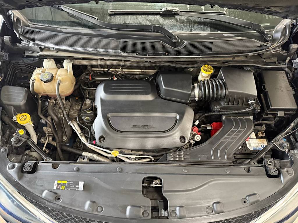 Thumbnail: 2020 Chrysler Voyager - 7