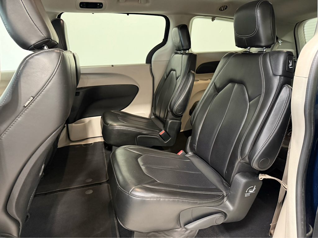 Thumbnail: 2020 Chrysler Voyager - 10