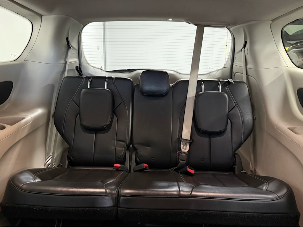 Thumbnail: 2020 Chrysler Voyager - 19