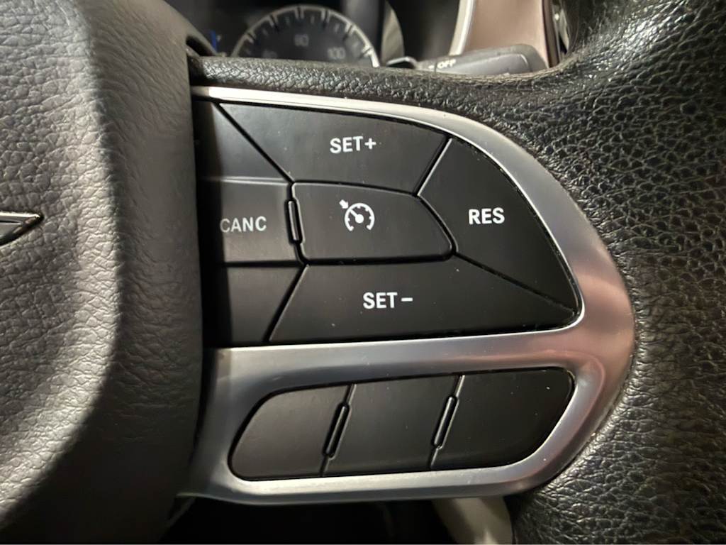 Thumbnail: 2020 Chrysler Voyager - 21
