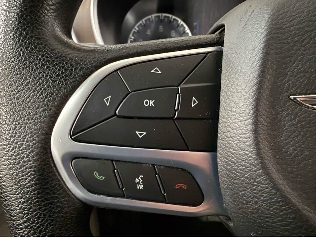 Thumbnail: 2020 Chrysler Voyager - 20