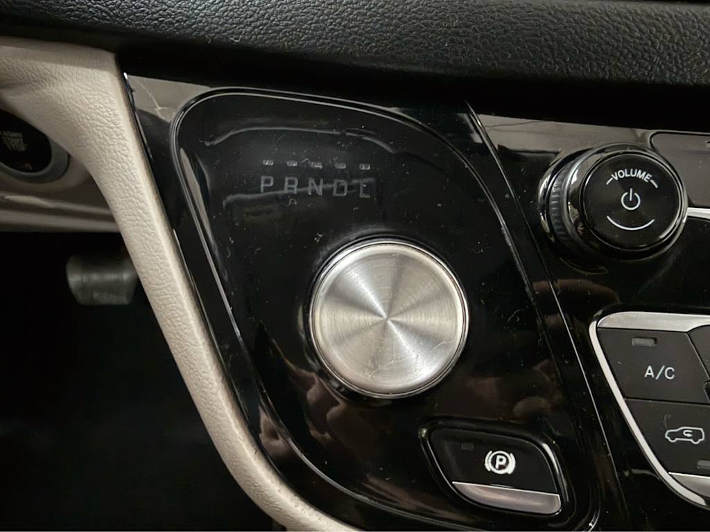 Thumbnail: 2020 Chrysler Voyager - 22