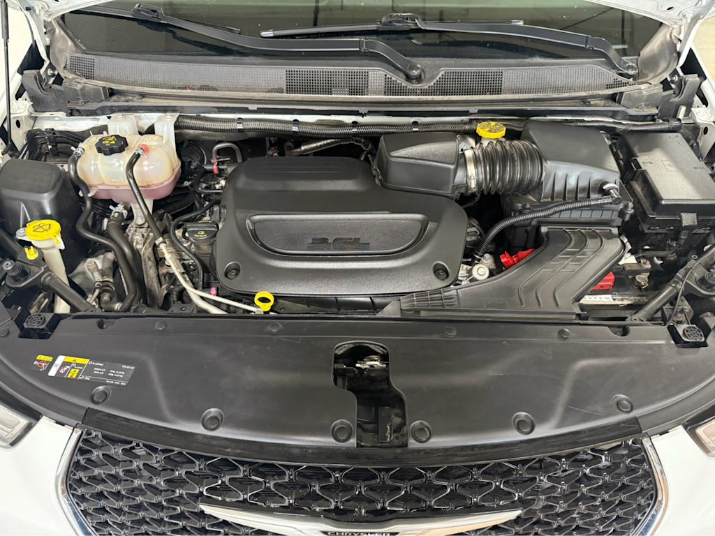 Thumbnail: 2022 Chrysler Pacifica - 6