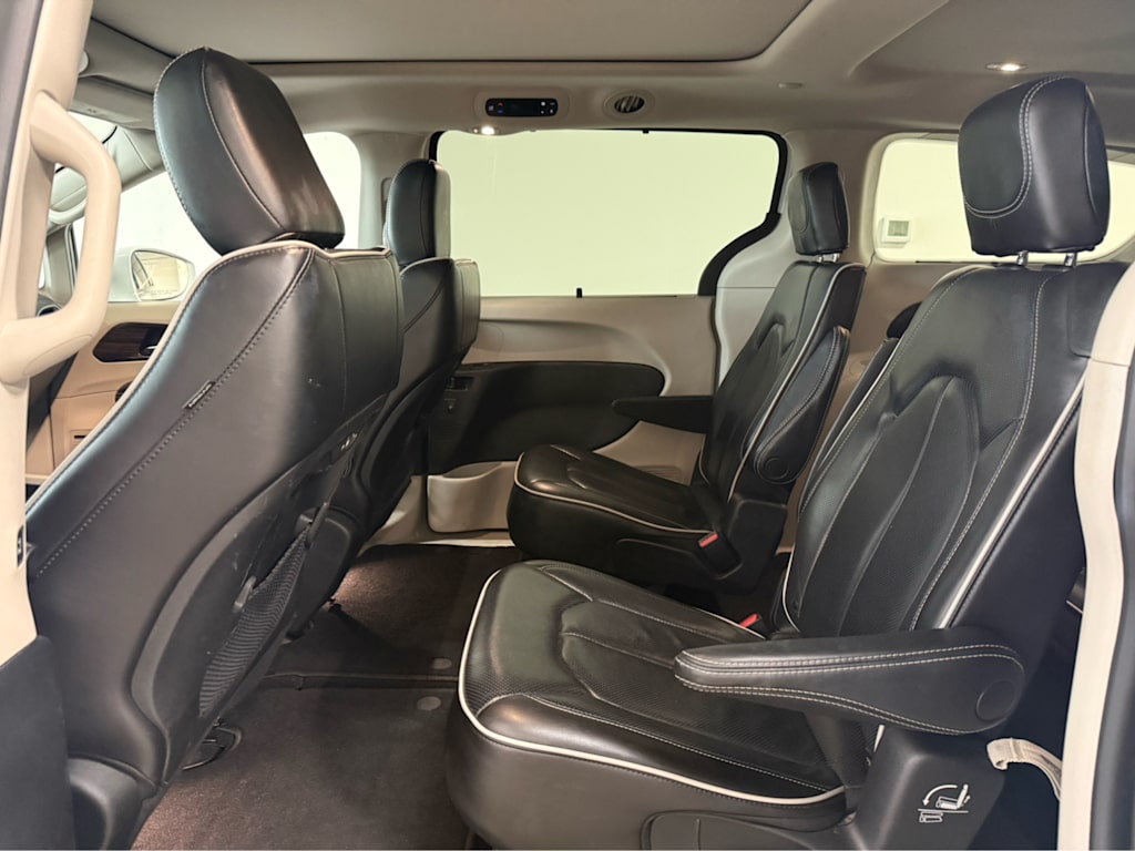 Thumbnail: 2022 Chrysler Pacifica - 9