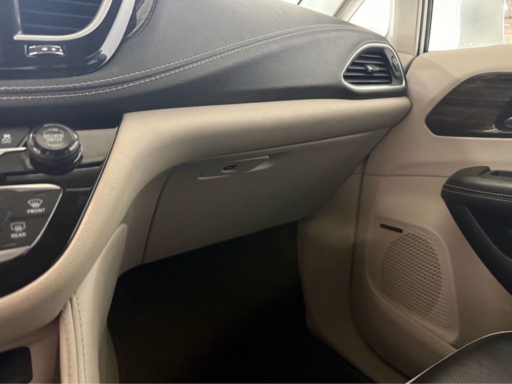 Thumbnail: 2022 Chrysler Pacifica - 22