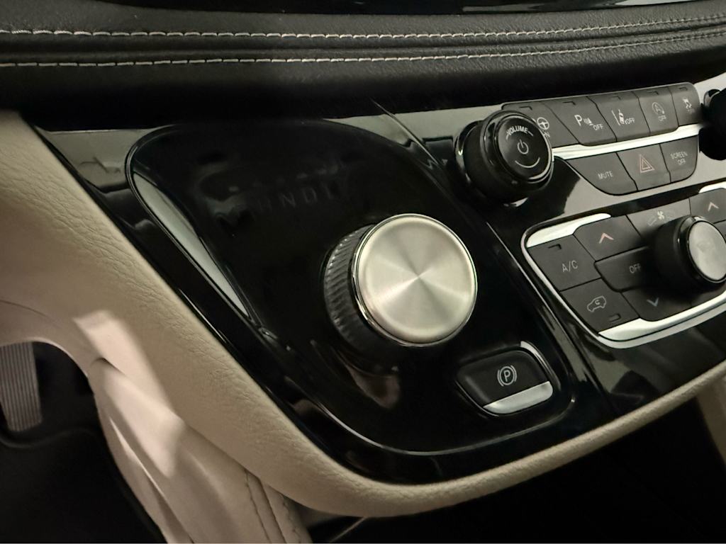 Thumbnail: 2022 Chrysler Pacifica - 25