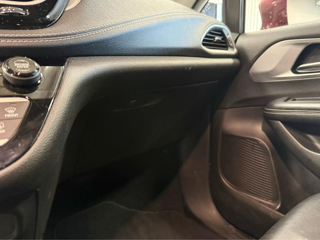 Thumbnail: 2021 Chrysler Pacifica - 18