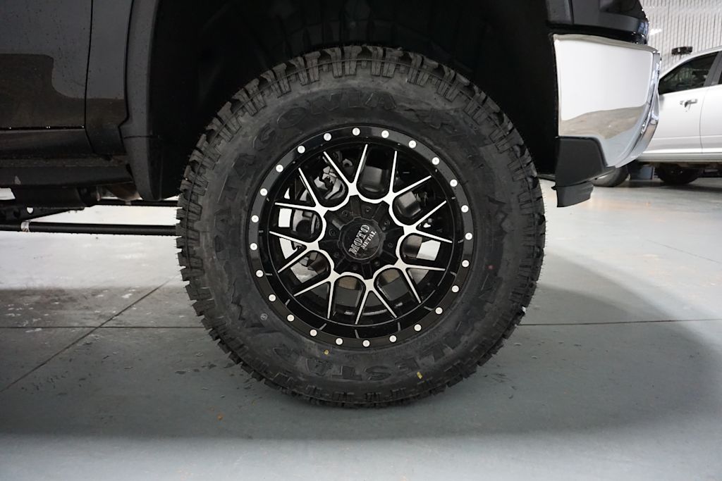 Thumbnail: 2025 Chevrolet Silverado 2500 - 21