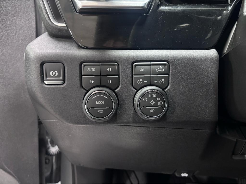 Thumbnail: 2026 Chevrolet Silverado 1500 - 26