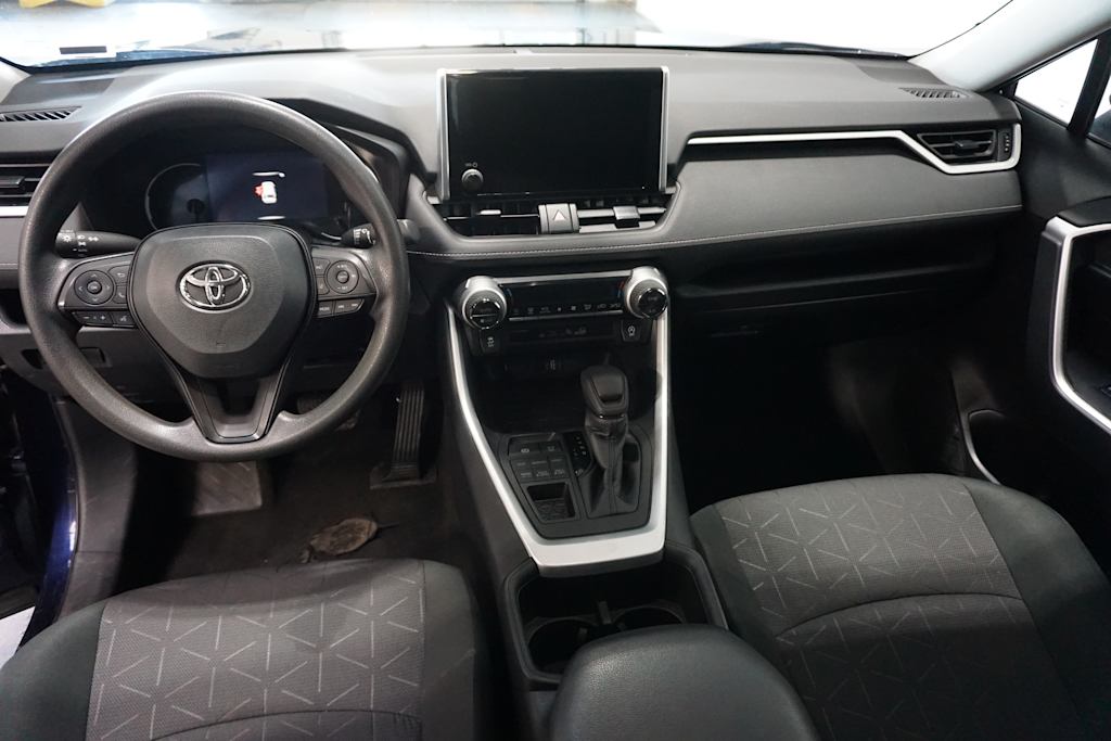 2023 Toyota RAV4 XLE 8