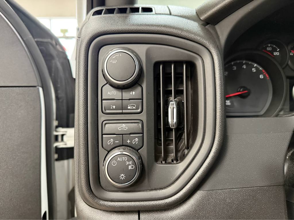 Thumbnail: 2023 Chevrolet Silverado 1500 - 28