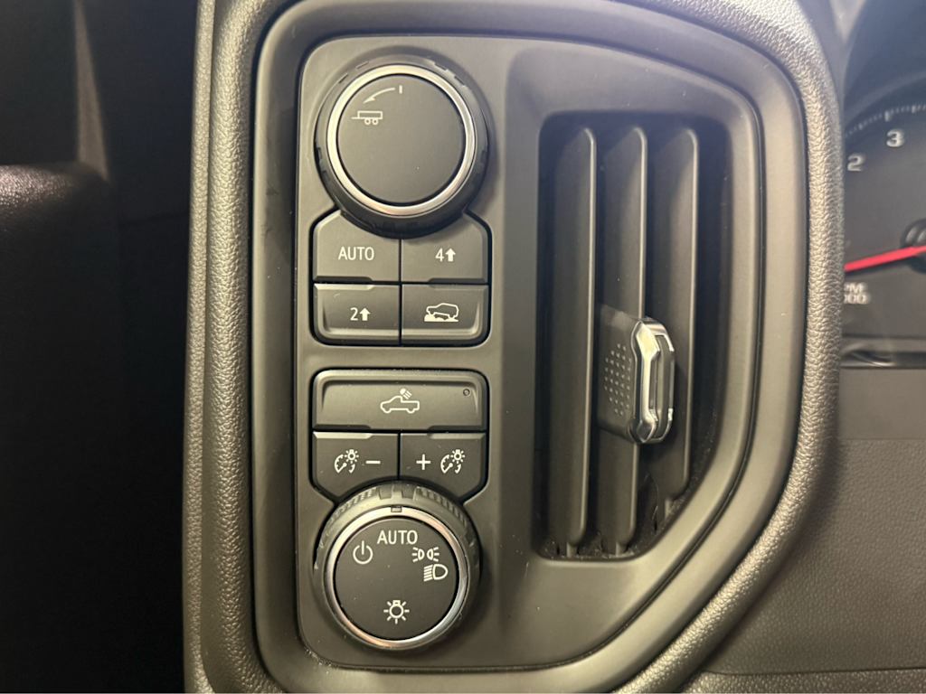 Thumbnail: 2023 Chevrolet Silverado 1500 - 28