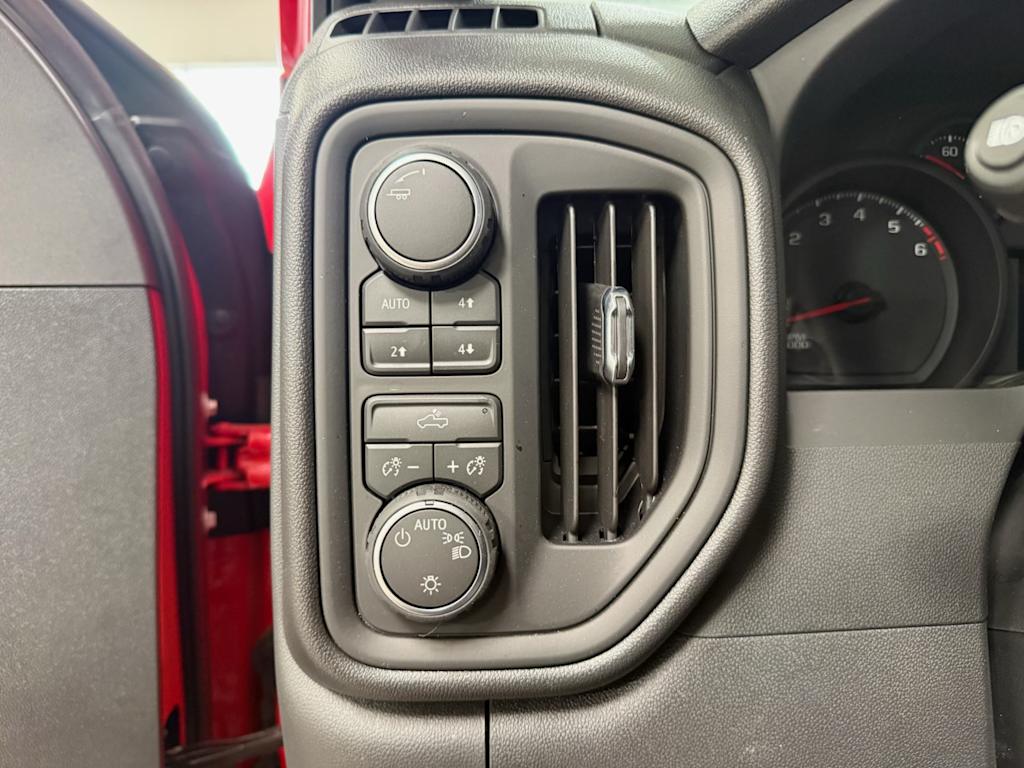 Thumbnail: 2026 Chevrolet Silverado 1500 - 27